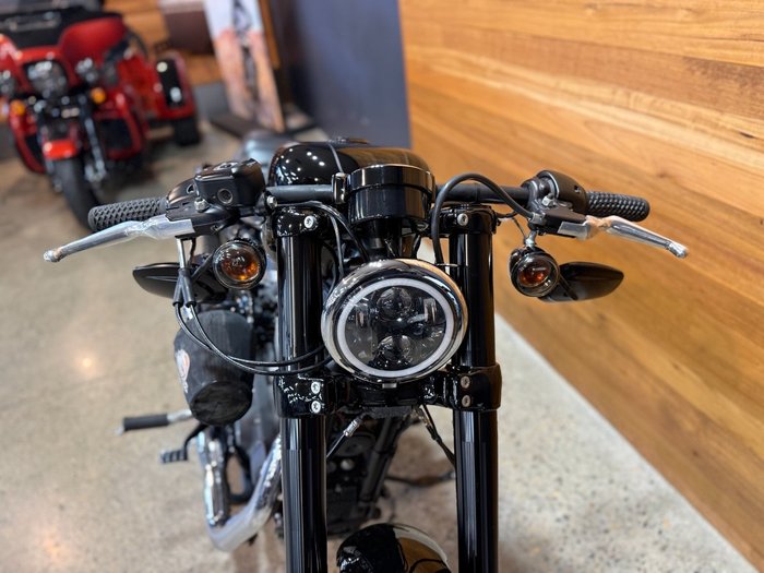 2017 Harley-davidson XC1200CX ROADSTER Black