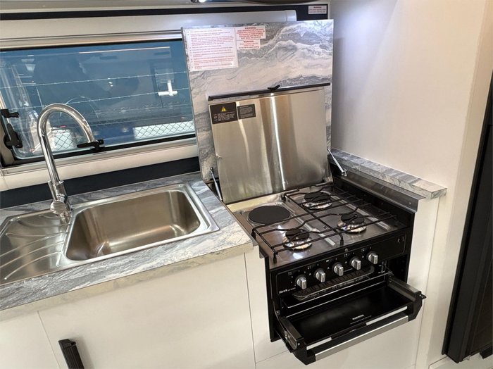 2025 VICTORY CARAVANS Family