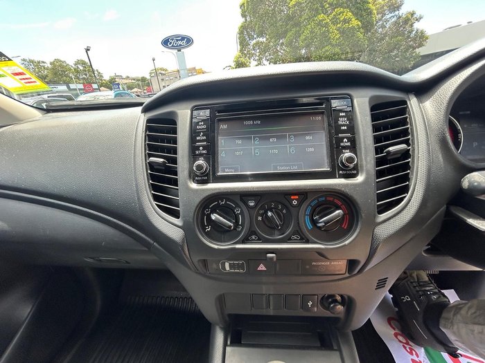 2022 Mitsubishi Triton GLX