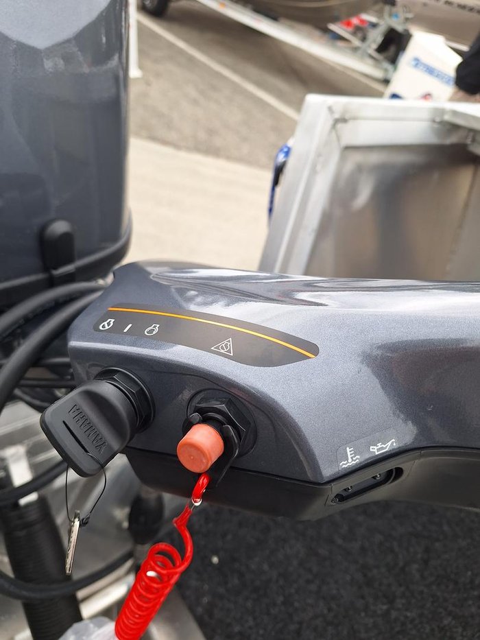 2025 QUINTREX 440 Busta