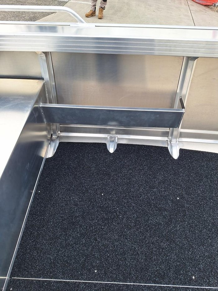 2025 QUINTREX 440 Busta