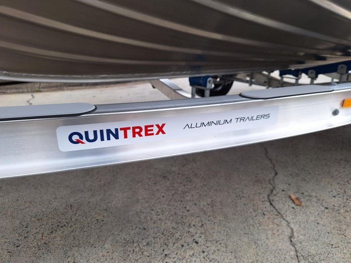 2025 QUINTREX 440 Busta