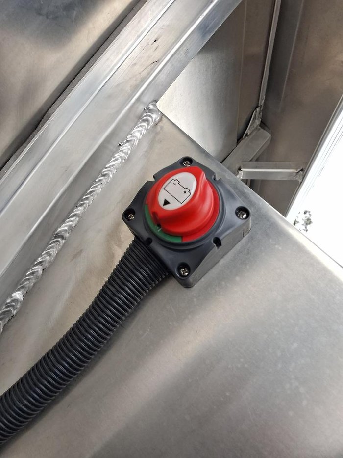 2025 QUINTREX 440 Busta