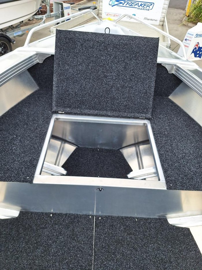 2025 QUINTREX 440 Busta