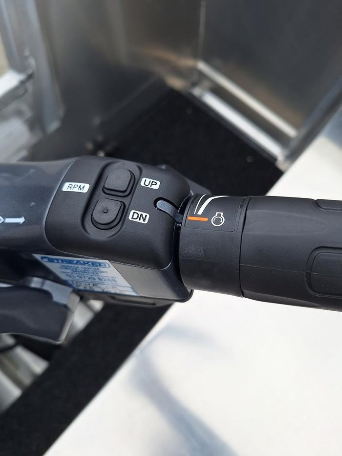 2025 QUINTREX 440 Busta