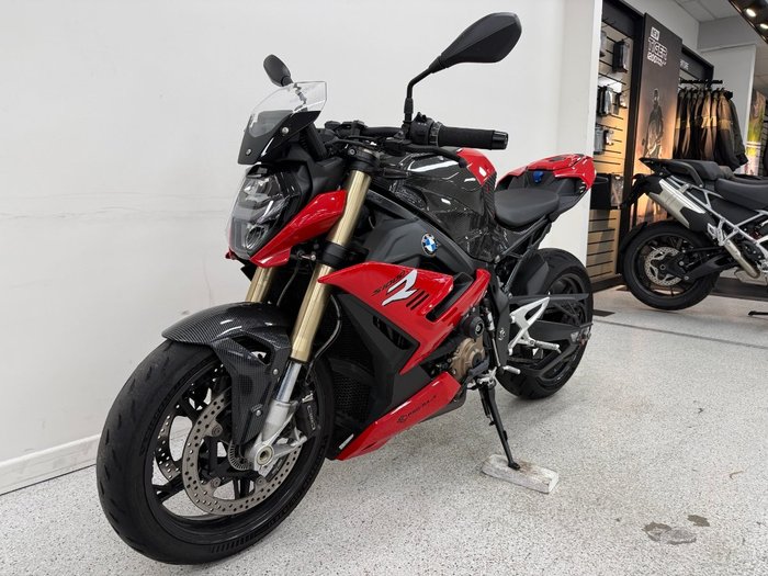 2022 BMW Motorrad S 1000 R Red