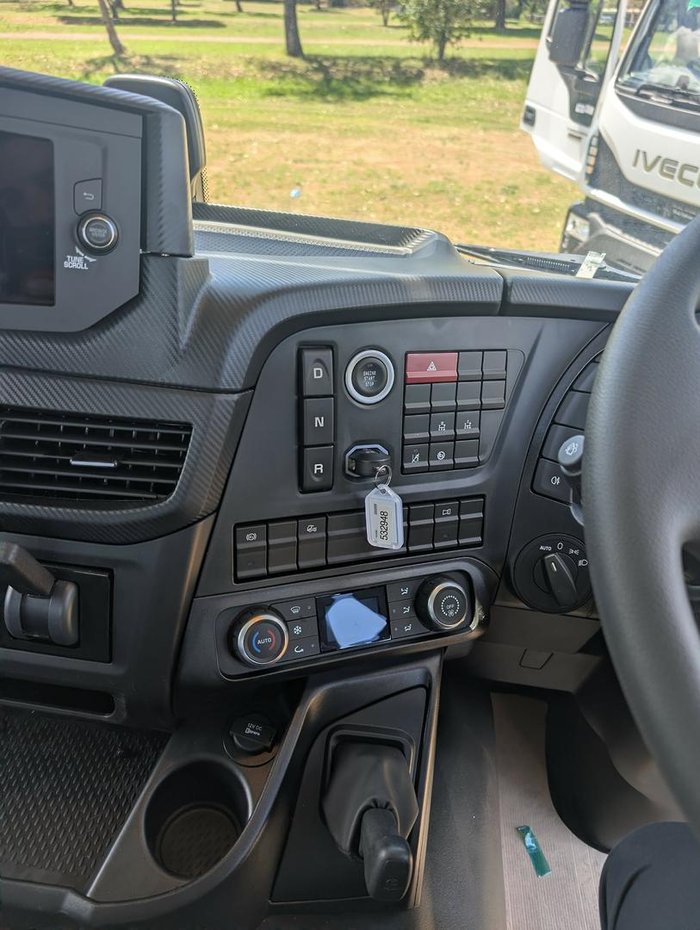 2025 Iveco S-Way AT230