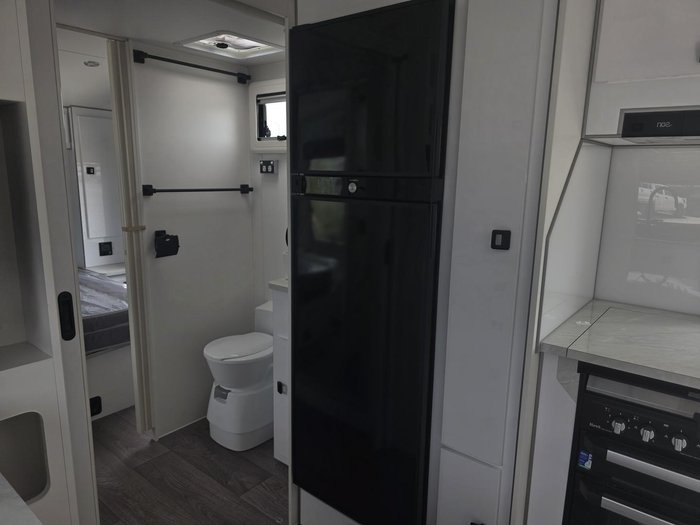 2023 JB Caravans Scorpion Sting Air 23'6 Rd Club