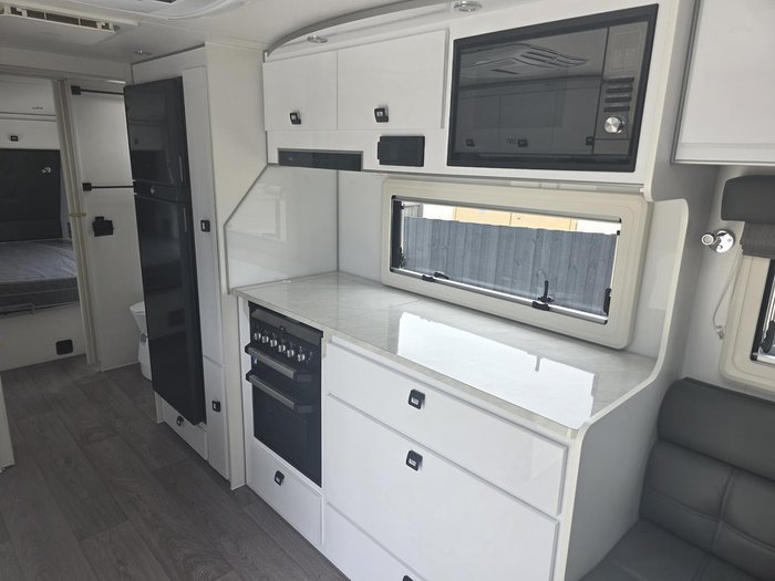 2023 JB Caravans Scorpion Sting Air 23'6 Rd Club