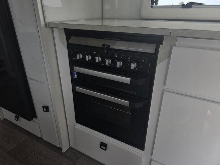 2023 JB Caravans Scorpion Sting Air 23'6 Rd Club