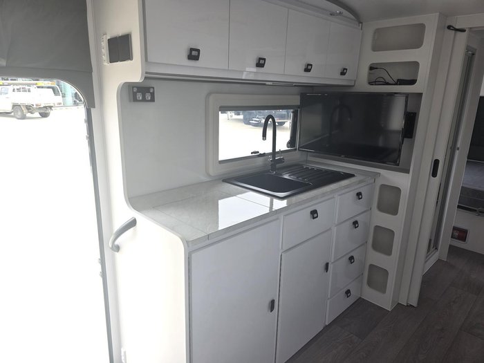 2023 JB Caravans Scorpion Sting Air 23'6 Rd Club