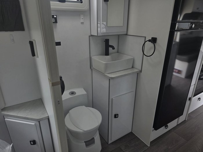 2023 JB Caravans Scorpion Sting Air 23'6 Rd Club