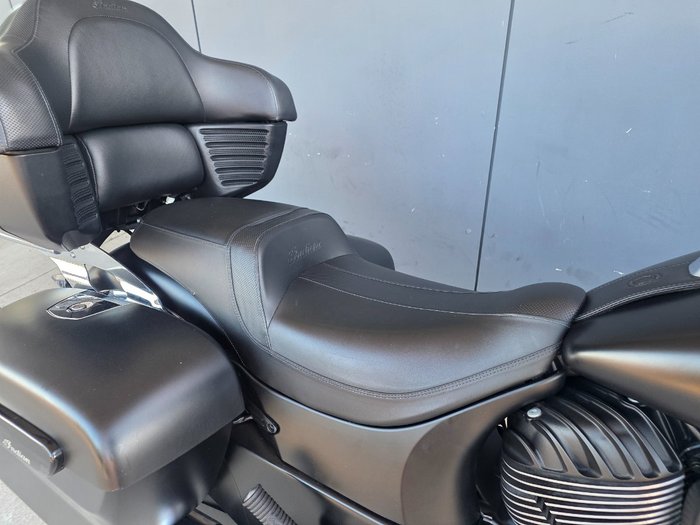 2020 INDIAN ROADMASTER GREY SMK/BLACK SMK BLACK