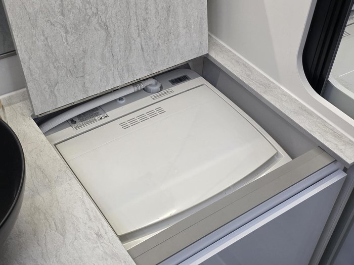 2025 JB Caravans Scorpion Sting Air 21'6 Rd Club