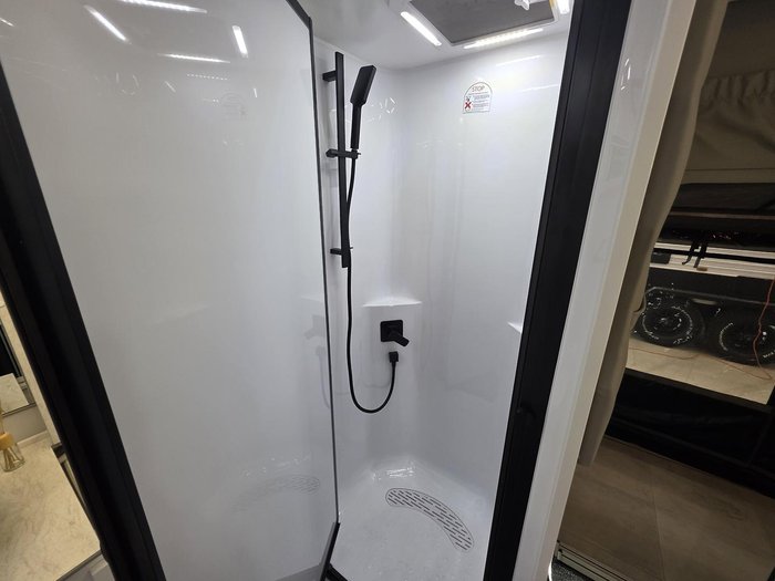 2025 JB Caravans Scorpion Sting Air 21'6 Rd Club