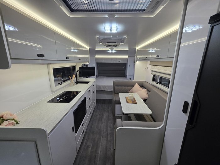 2025 JB Caravans Scorpion Sting Air 21'6 Rd Club