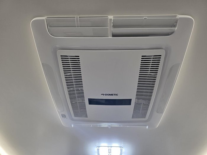 2025 JB Caravans Scorpion Sting Air 21'6 Rd Club