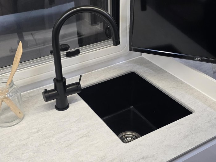 2025 JB Caravans Scorpion Sting Air 21'6 Rd Club