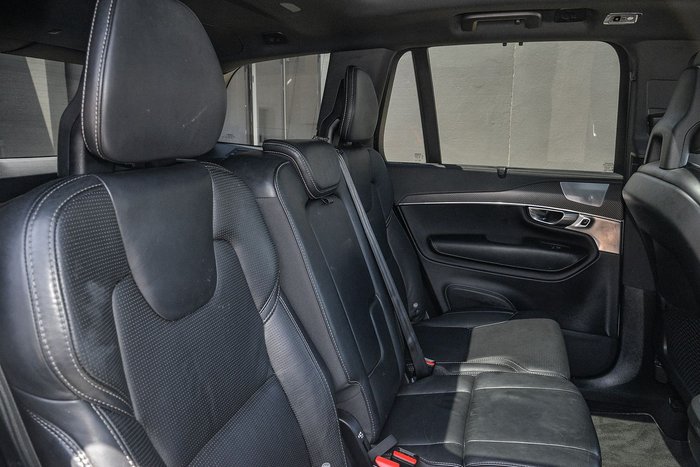 2020 Volvo XC90 T6 R-Design