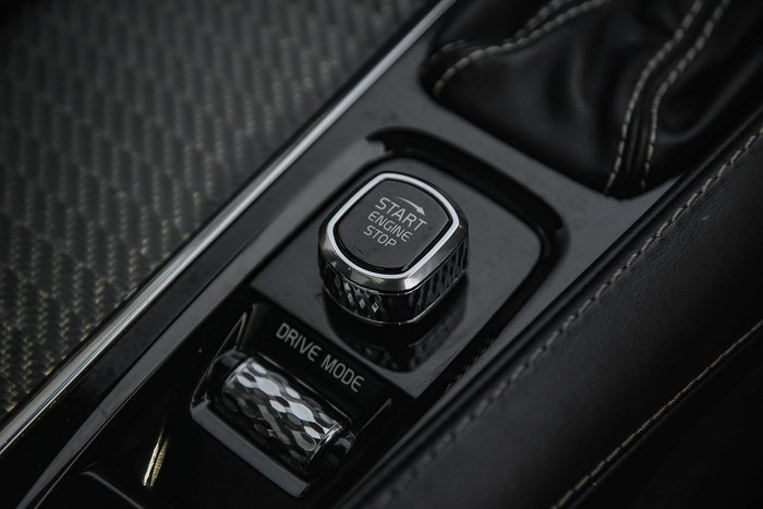 2020 Volvo XC90 T6 R-Design