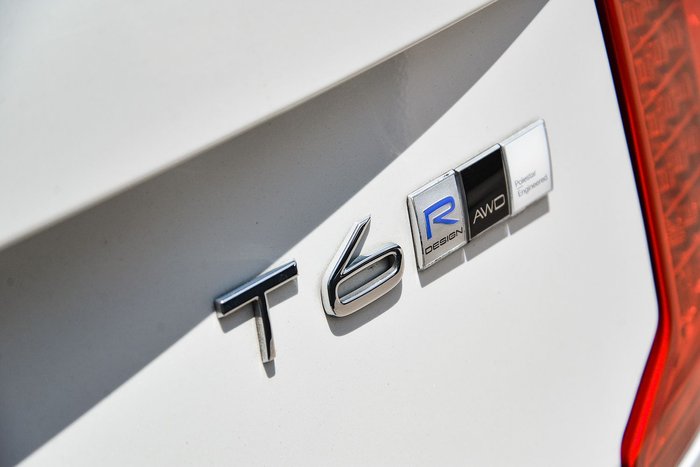 2020 Volvo XC90 T6 R-Design