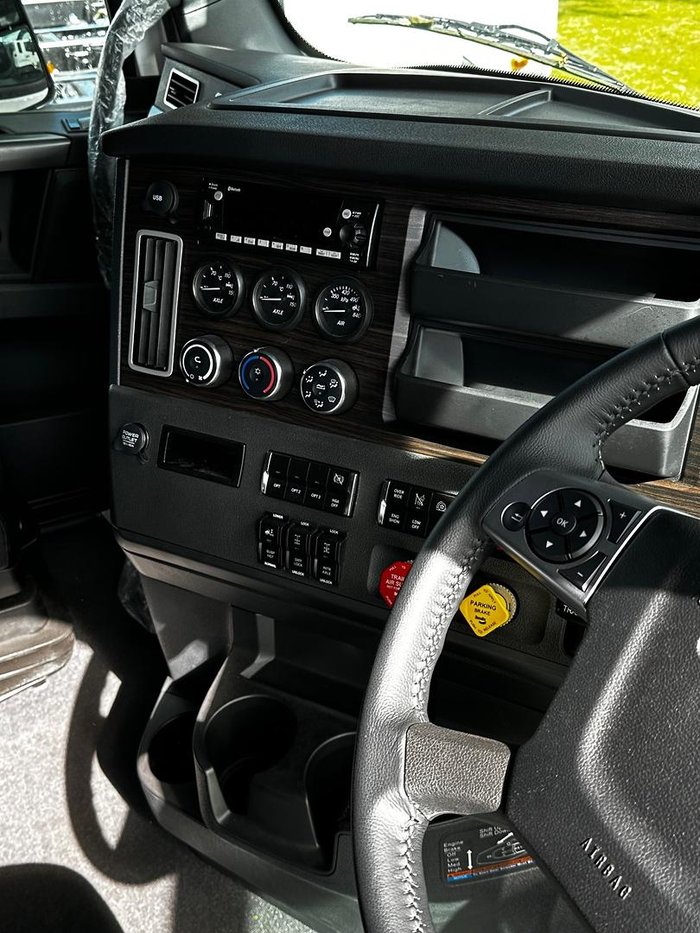 2023 Freightliner Cascadia 116 WHITE