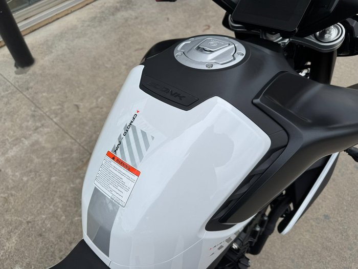 2024 CFMOTO NK ADVANCE WHITE