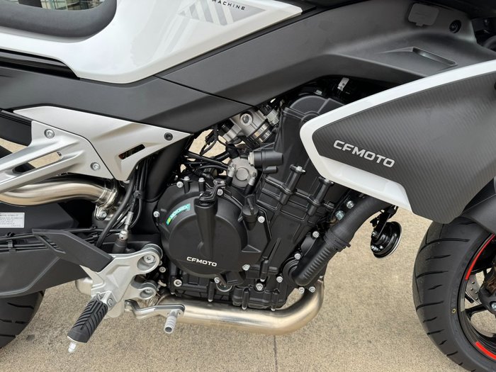 2024 CFMOTO NK ADVANCE WHITE