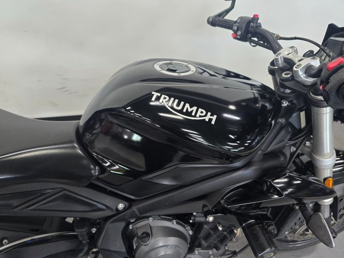 2018 Triumph STREET TRIPLE S 660 LAMS Black