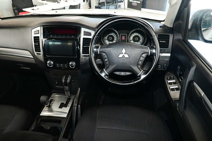 2016 Mitsubishi Pajero GLX
