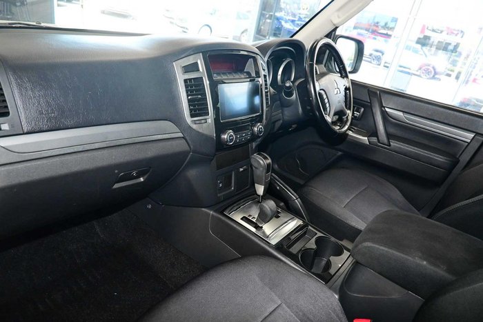 2016 Mitsubishi Pajero GLX