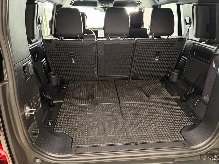 2025 Land Rover Defender 110 P400 X-Dynamic HSE