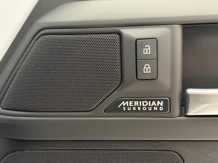 2025 Land Rover Defender 110 P400 X-Dynamic HSE