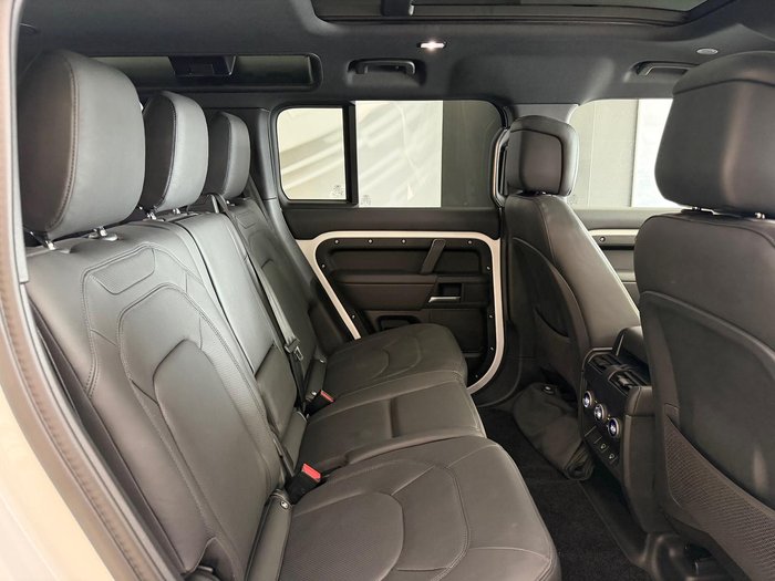 2025 Land Rover Defender 110 P400 X-Dynamic HSE