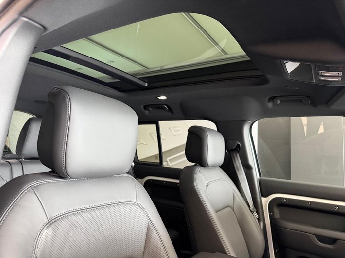 2025 Land Rover Defender 110 P400 X-Dynamic HSE