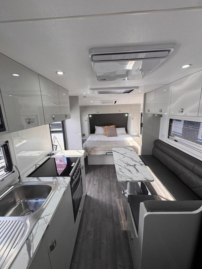 2022 JB Caravans Dreamline 22' Front Door Family Bunk