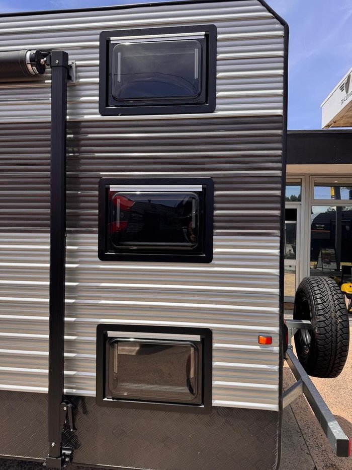 2022 JB Caravans Dreamline 22' Front Door Family Bunk