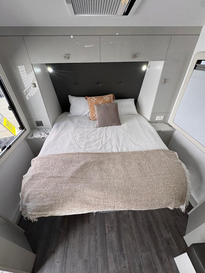 2022 JB Caravans Dreamline 22' Front Door Family Bunk