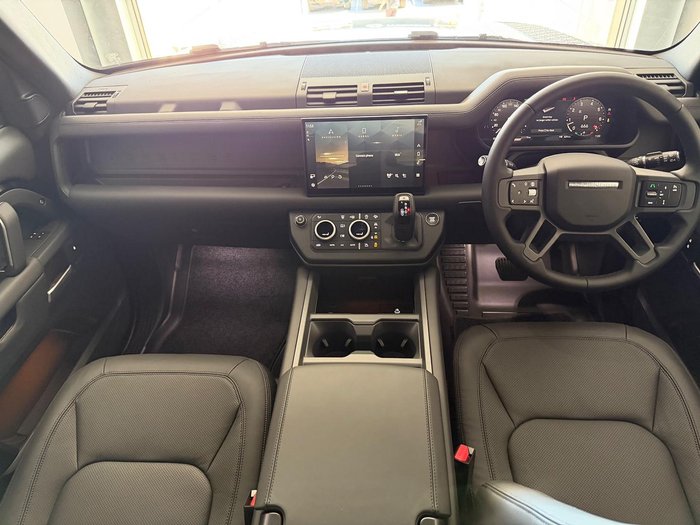2025 Land Rover Defender 110 P400 X-Dynamic HSE