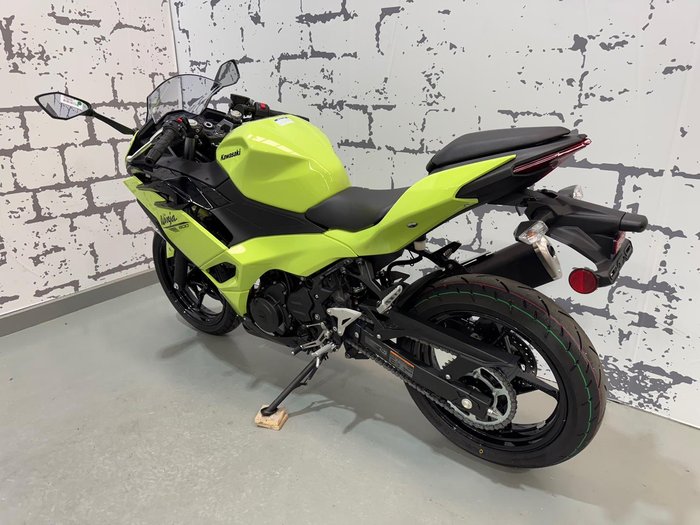 2025 Kawasaki Ninja 500 (EX500G) Ninja Green