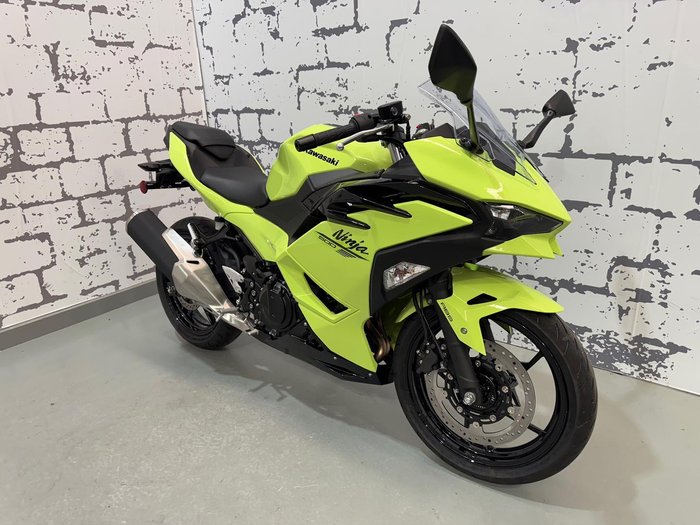 2025 Kawasaki Ninja 500 (EX500G) Ninja Green