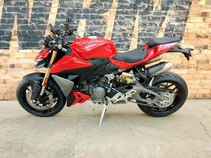 2025 DUCATI STREETFIGHTER V2 ROAD RED