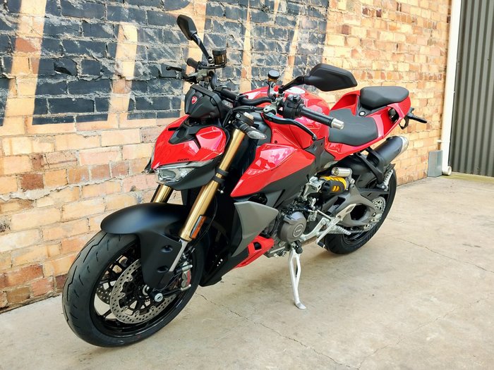 2025 DUCATI STREETFIGHTER V2 ROAD RED