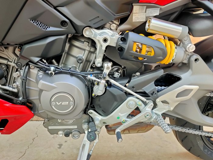 2025 DUCATI STREETFIGHTER V2 ROAD RED