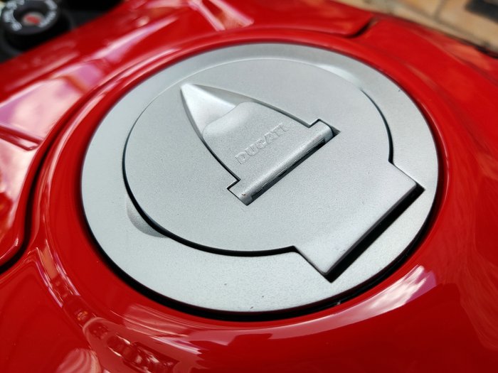 2025 DUCATI STREETFIGHTER V2 ROAD RED