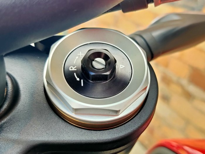 2025 DUCATI STREETFIGHTER V2 ROAD RED