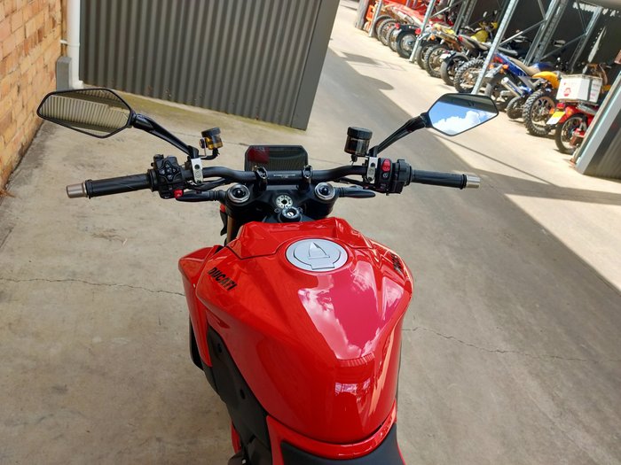 2025 DUCATI STREETFIGHTER V2 ROAD RED