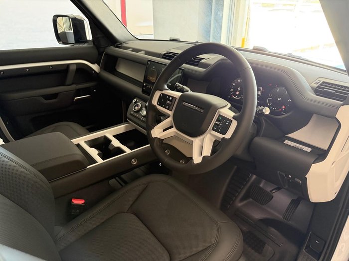 2025 Land Rover Defender 110 D250 S