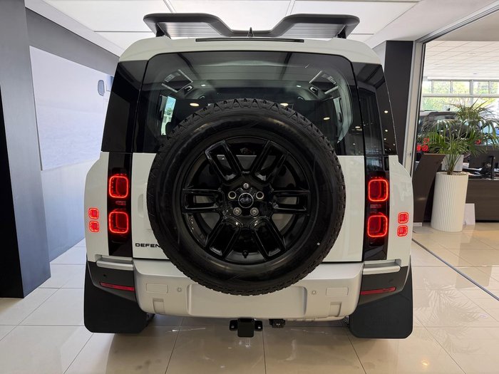 2025 Land Rover Defender 110 D250 S
