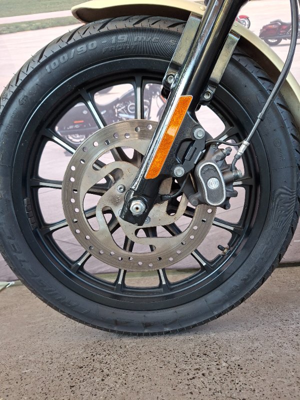 HARLEY-DAVIDSON 2015 HARLEY DAVIDSON 883CC XL883N IRON 883